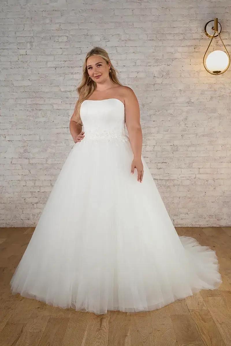 The Latest Trends in Plus-Size Bridal Fashion Image